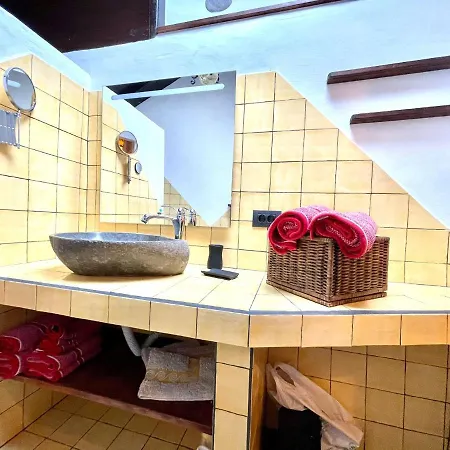 Apartamento Amarillo Con Wifi, En Casa Rural, Garachico *